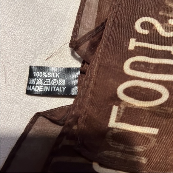 Louis Vuitton scarf - Picture 3 of 4